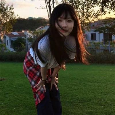 夜色中的她